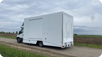Закрытый автовоз Elite Car Delivery сбоку: кузов 6 м с рольставней