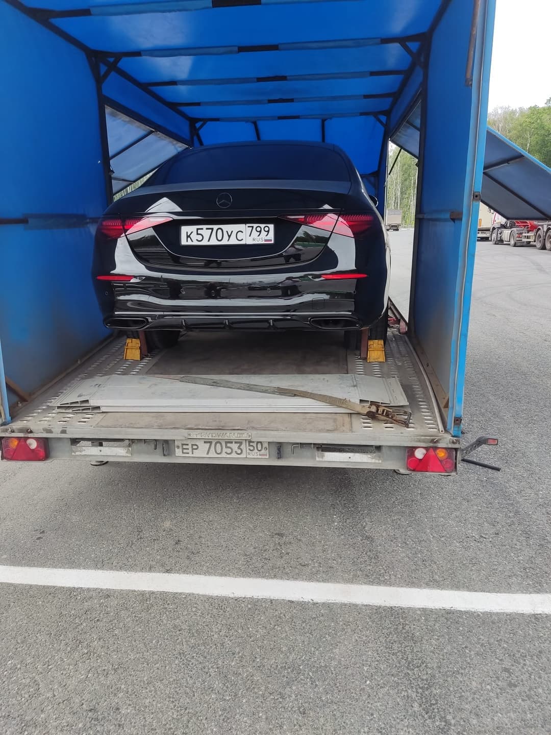 Mercedes-Benz GLS и Bentley Continental. Фотография №3