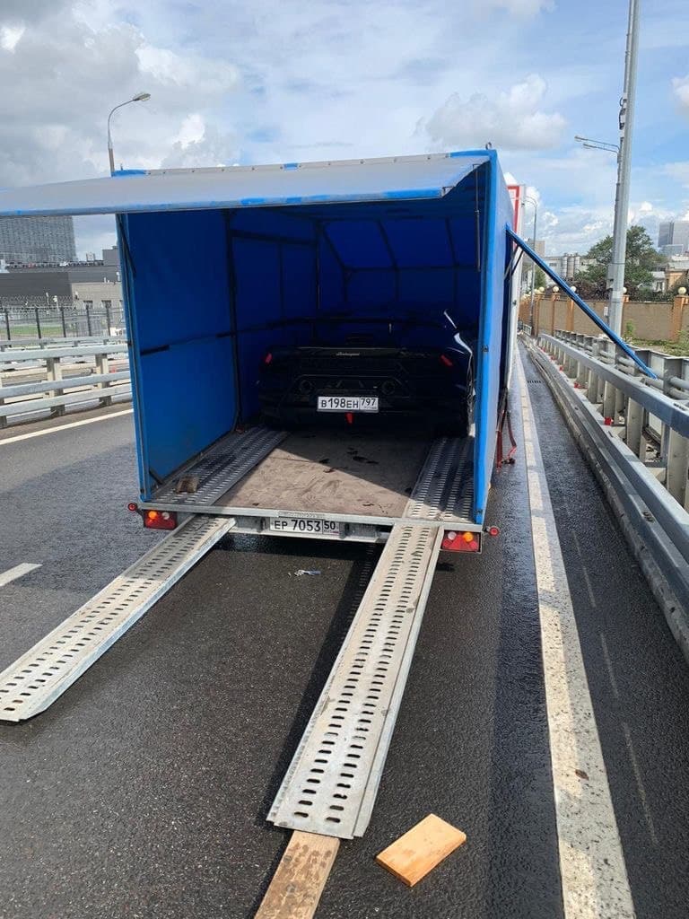 Lamborghini и BMW. Фотография №4