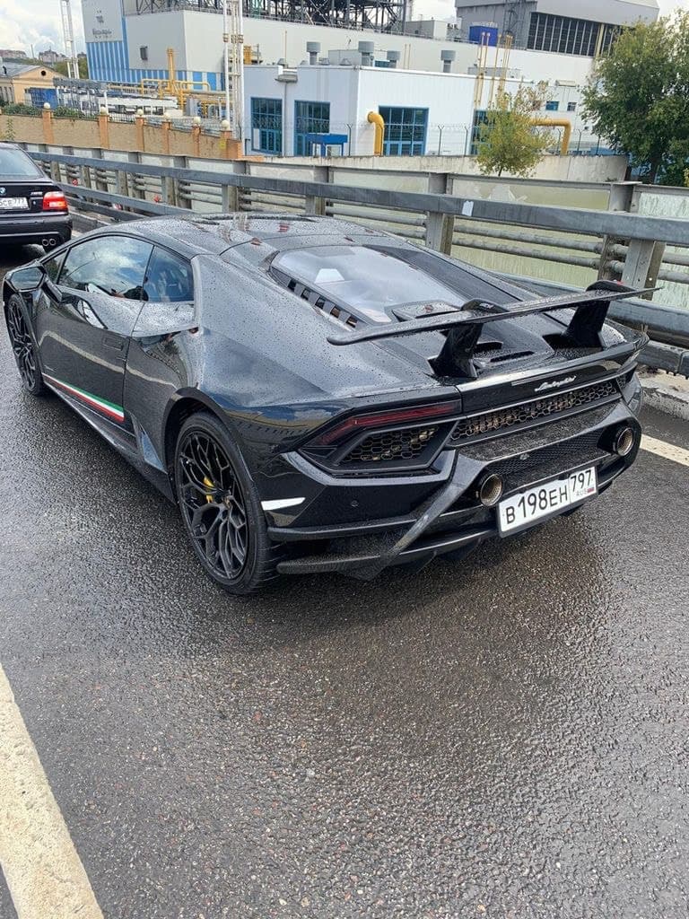 Lamborghini и BMW. Фотография №3